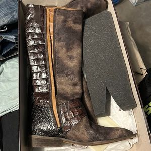 Estate Sale Donald J Pliner Devina Vintage Suede boots women’s size 8